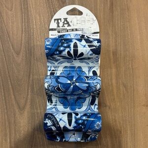 💕NWT! Blue Floral Taco Holder